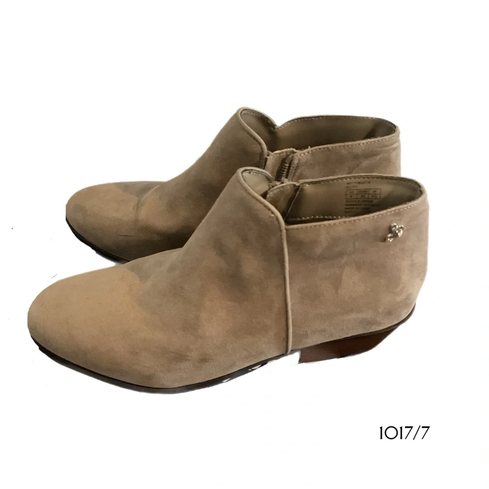 Sam Edelman “Petty Bootie” Sz 4 Putty/Tan Suede Heel Chelsea, also fits Youth 2